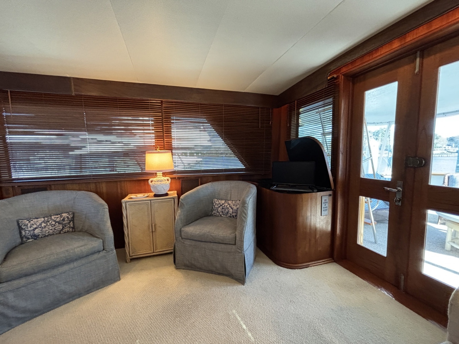 Miles Away 53ft Hatteras Yacht For Sale