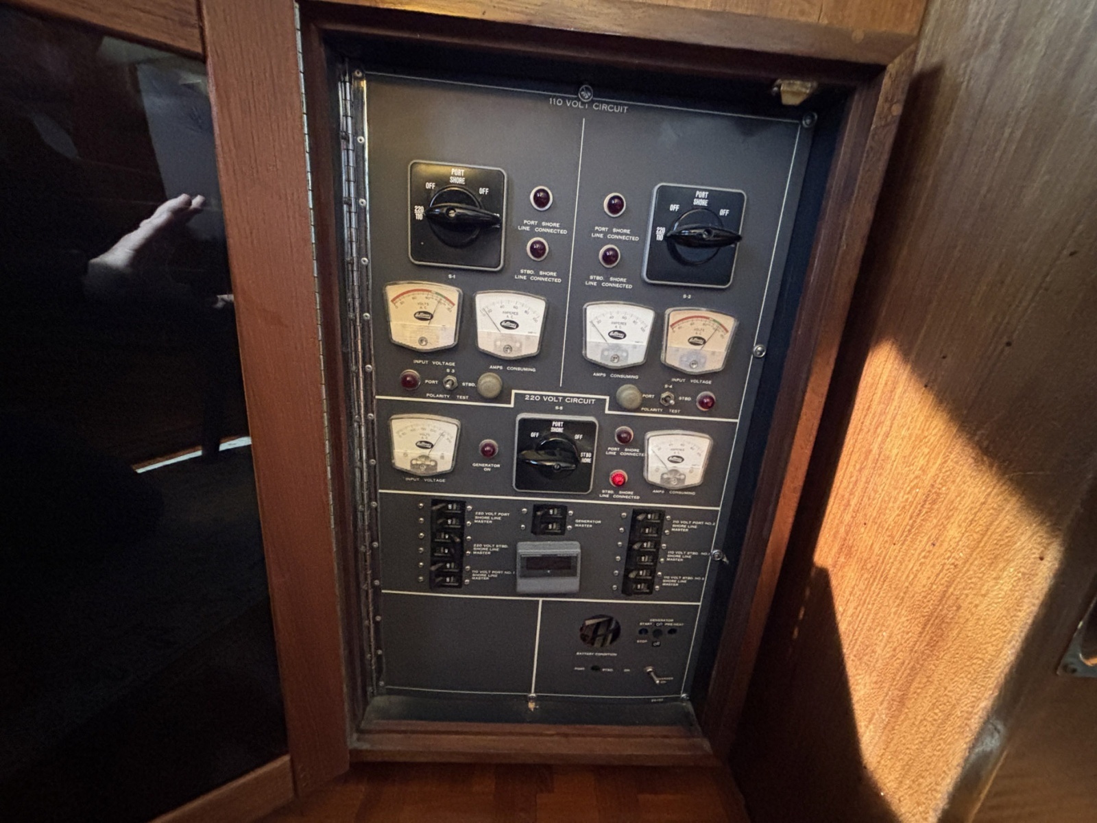 Miles Away 53ft Hatteras Yacht For Sale