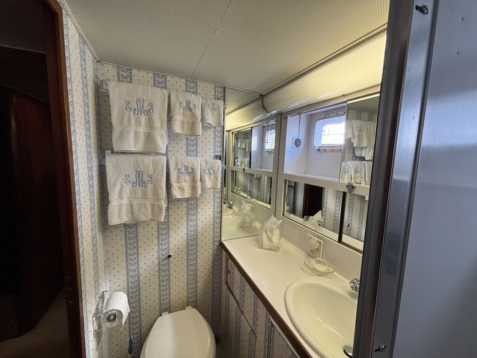 Miles Away 53ft Hatteras Yacht For Sale