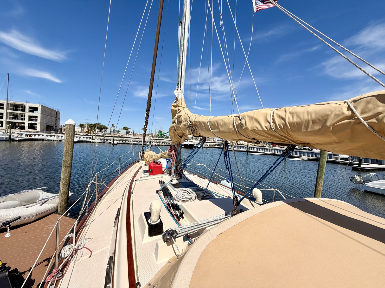 35' 1989 Island Packet Cutter