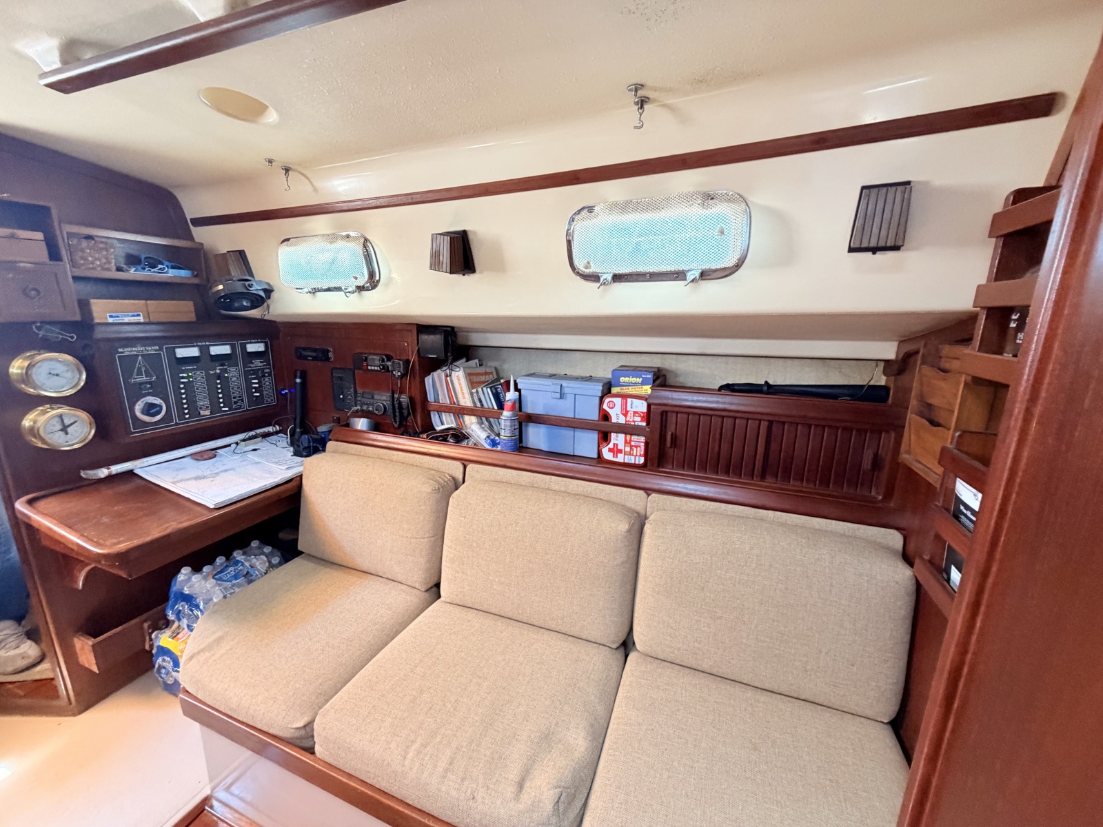 35' 1989 Island Packet Cutter
