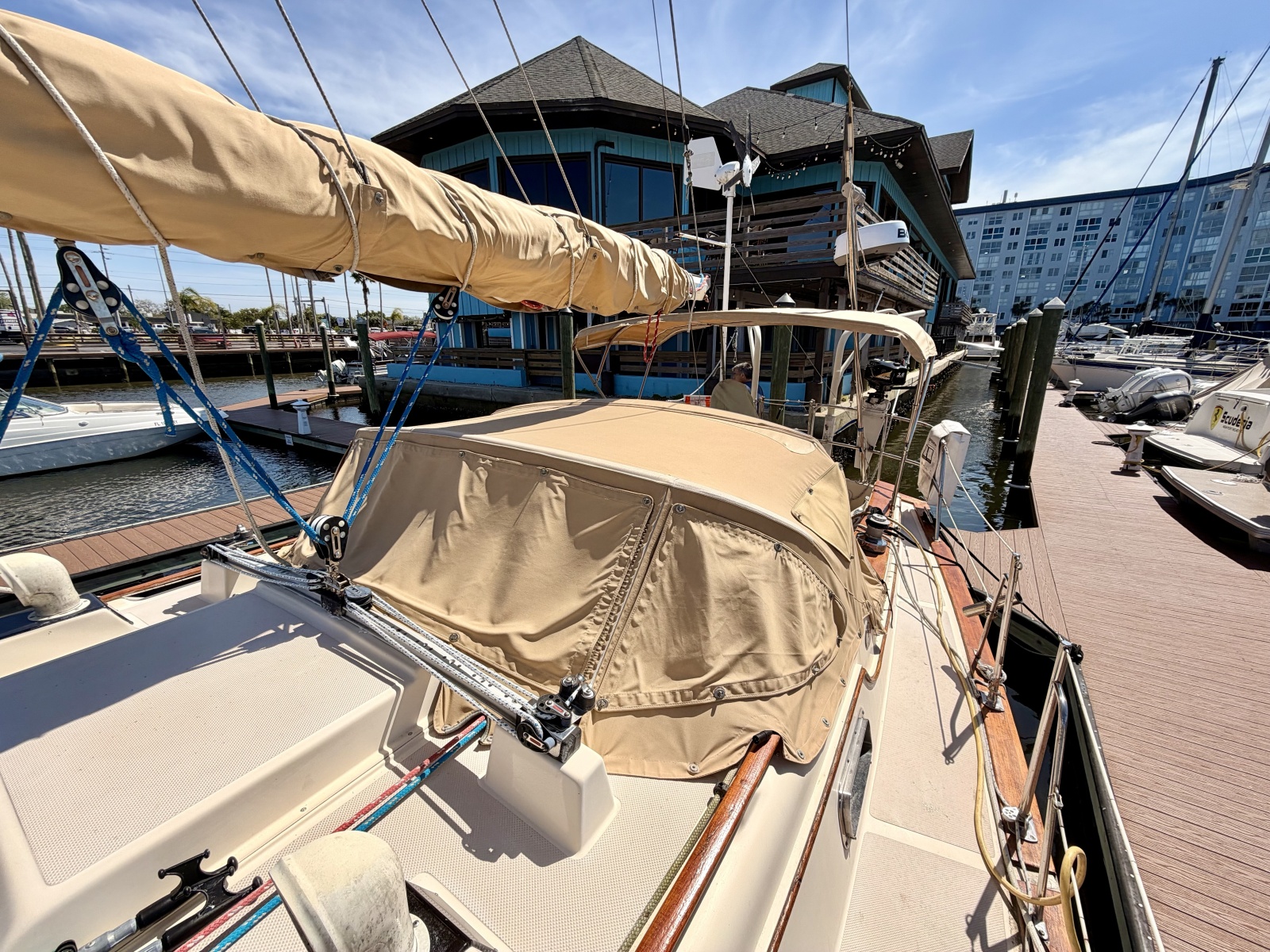 35' 1989 Island Packet Cutter