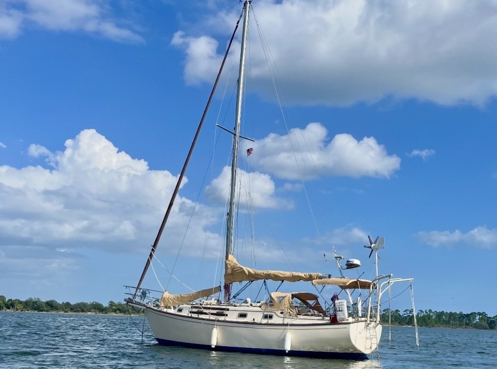 35' 1989 Island Packet Cutter