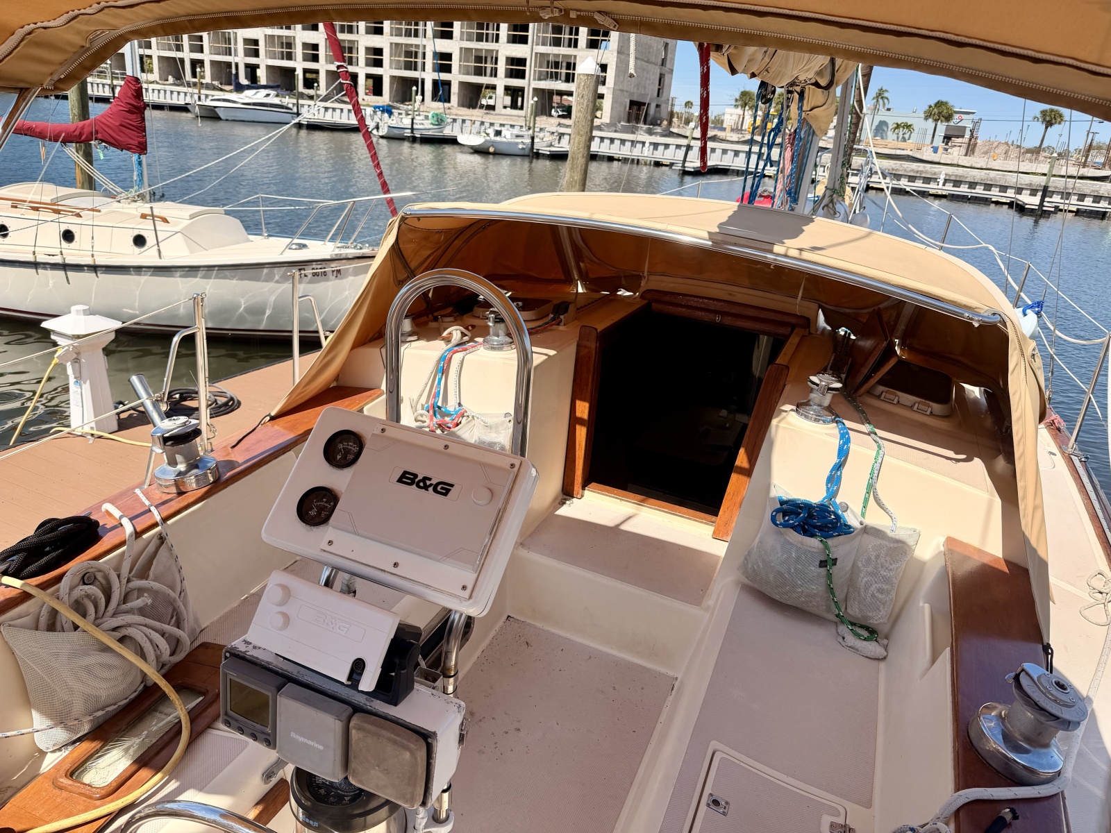 35' 1989 Island Packet Cutter