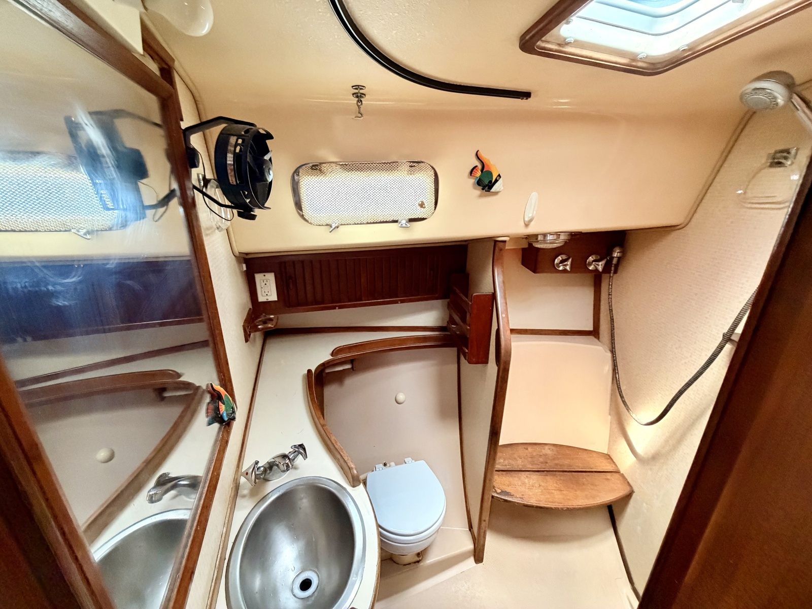 35' 1989 Island Packet Cutter