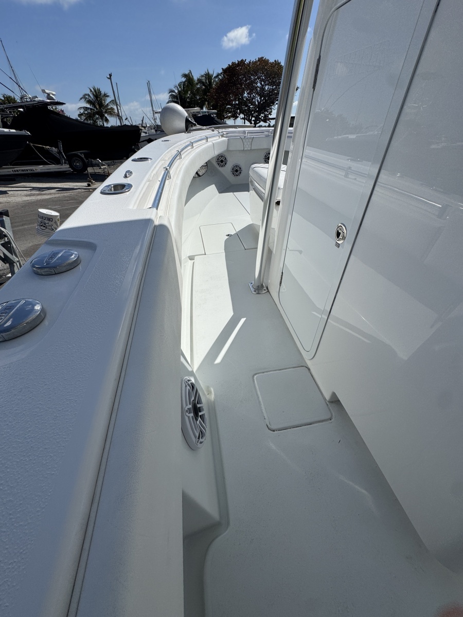 30ft Contender Yacht For Sale