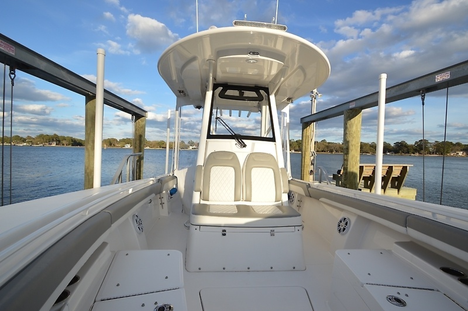 28' 2024 Regulator 28 FS