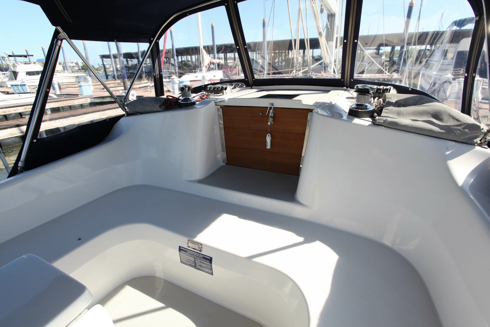 38' 2005 Catalina 387