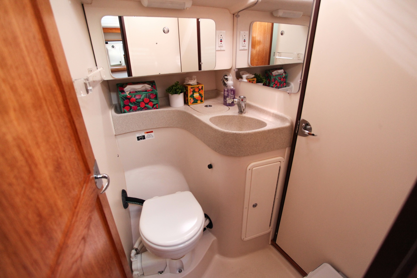 38' 2005 Catalina 387