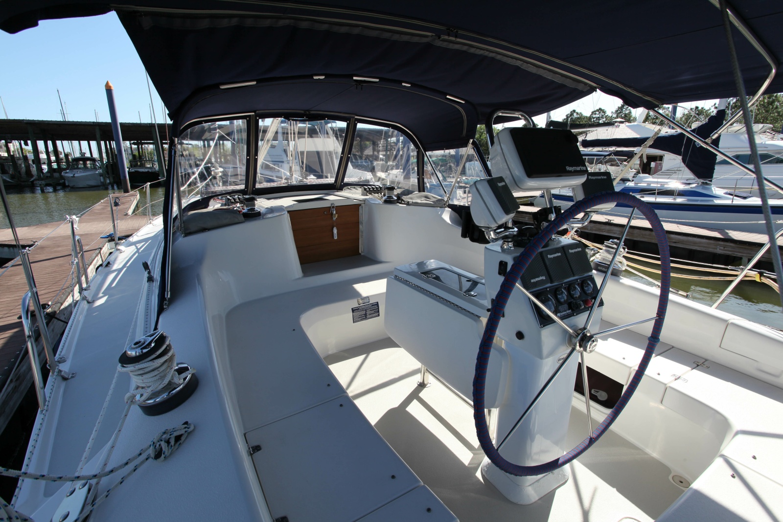 38' 2005 Catalina 387