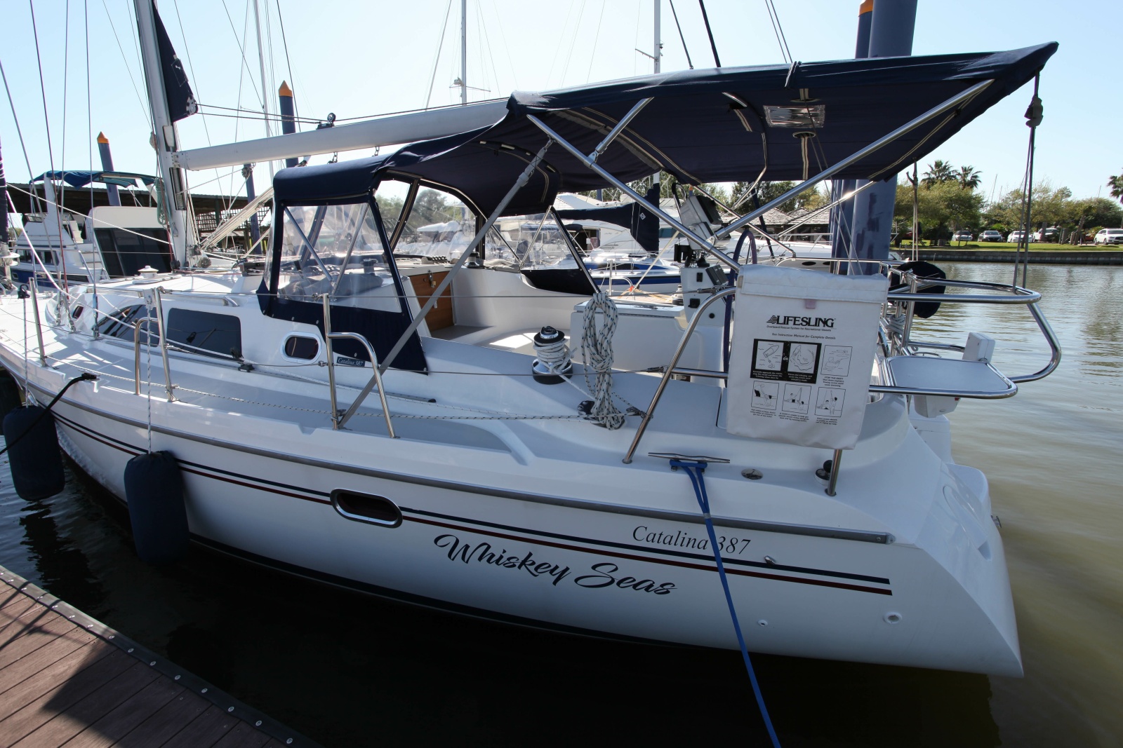 38' 2005 Catalina 387