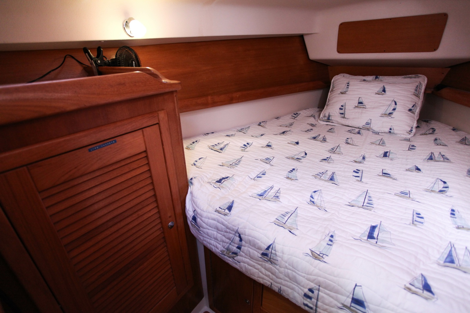 38' 2005 Catalina 387