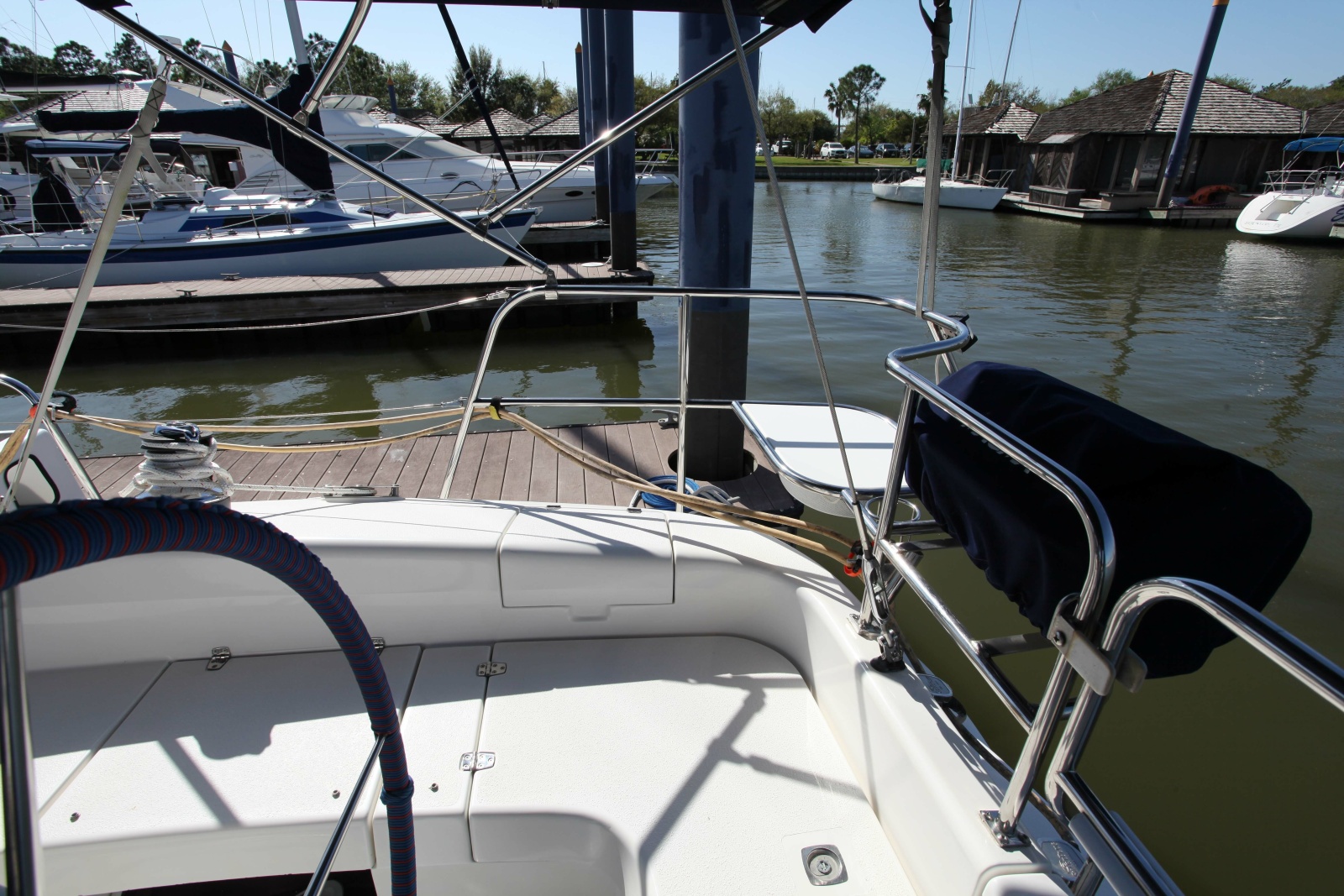 38' 2005 Catalina 387