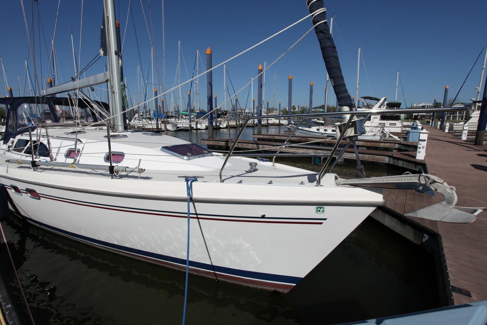 38' 2005 Catalina 387