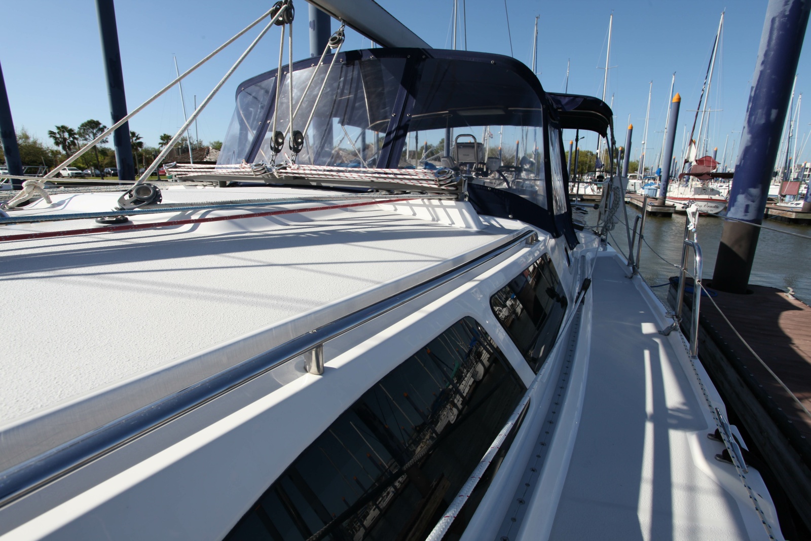 38' 2005 Catalina 387
