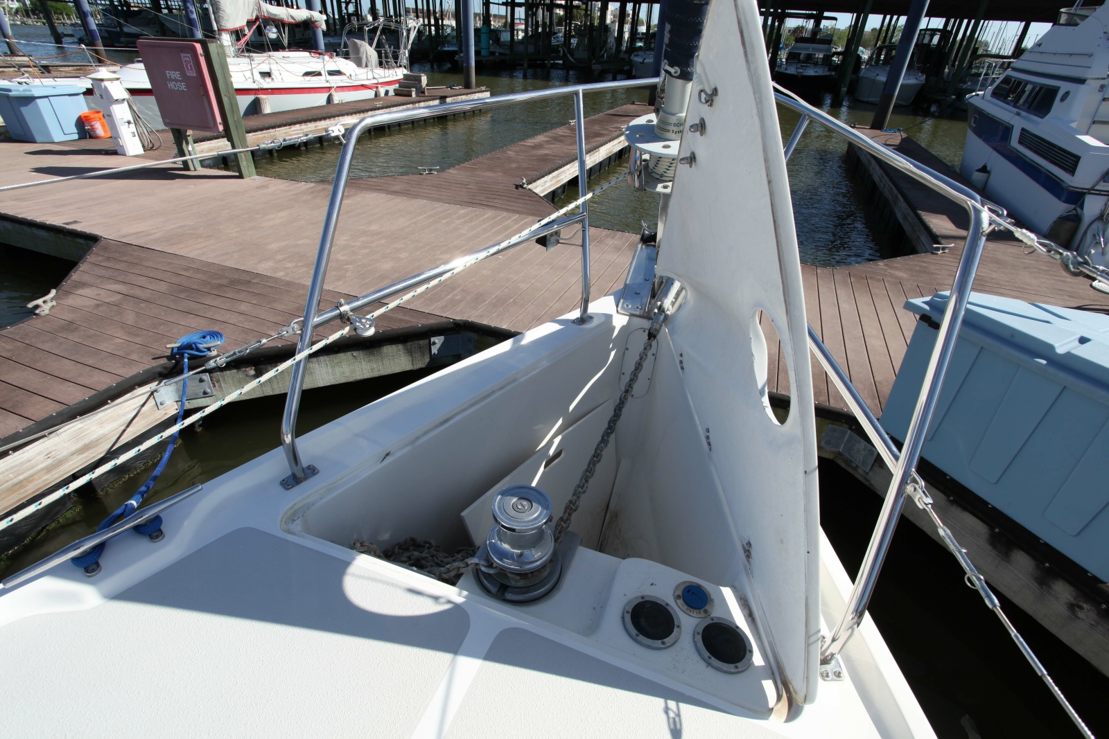 38' 2005 Catalina 387