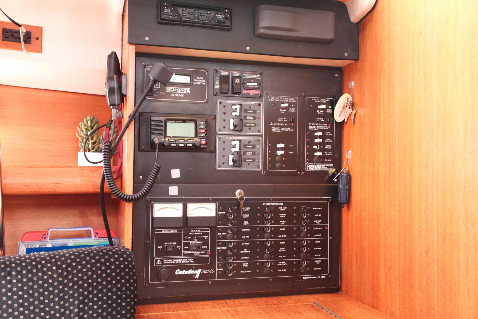 38' 2005 Catalina 387