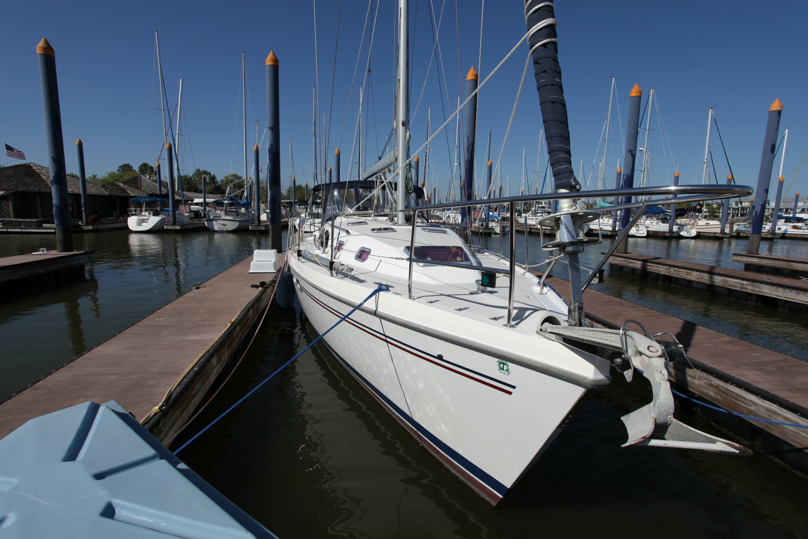 38' 2005 Catalina 387