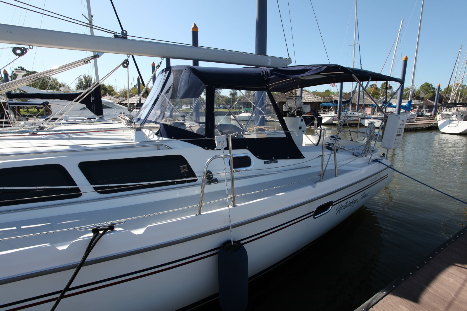38' 2005 Catalina 387