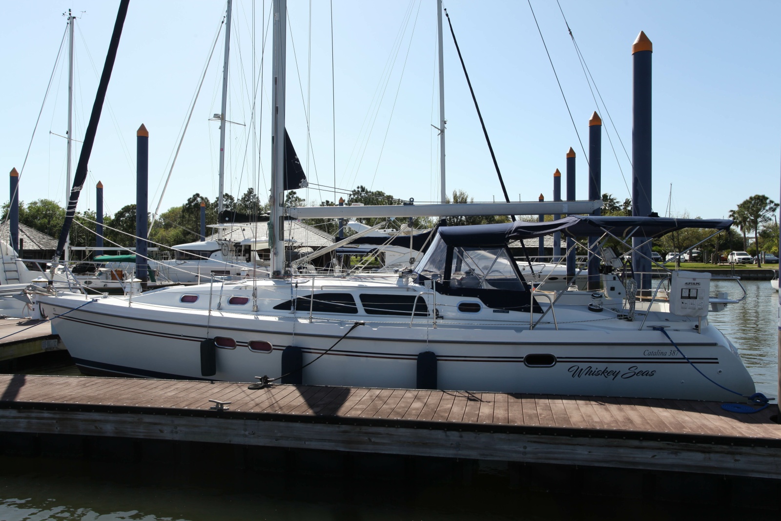 38' 2005 Catalina 387