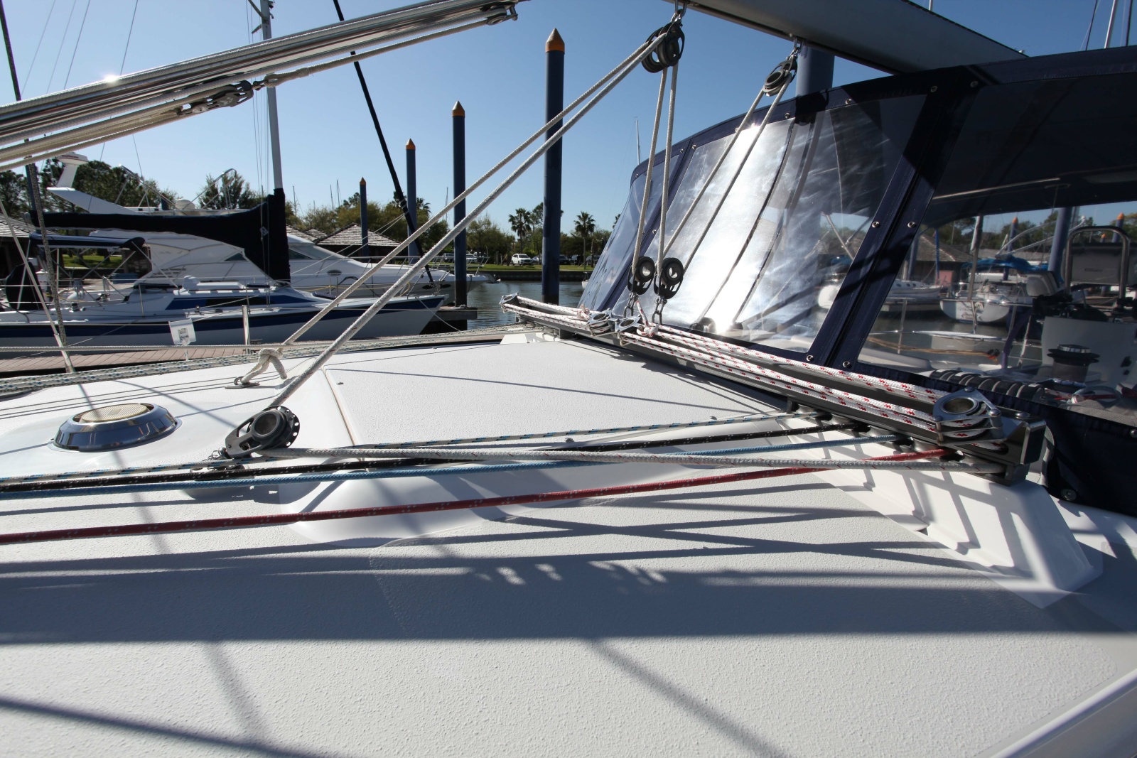 38' 2005 Catalina 387