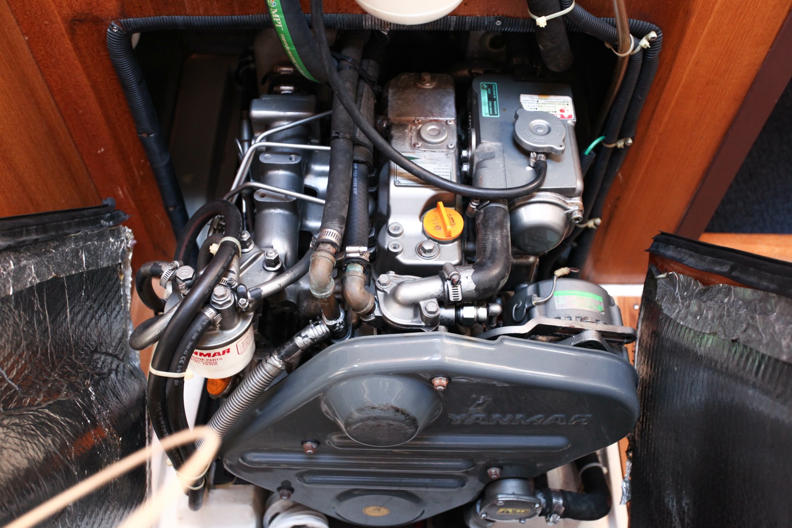 38' 2005 Catalina 387