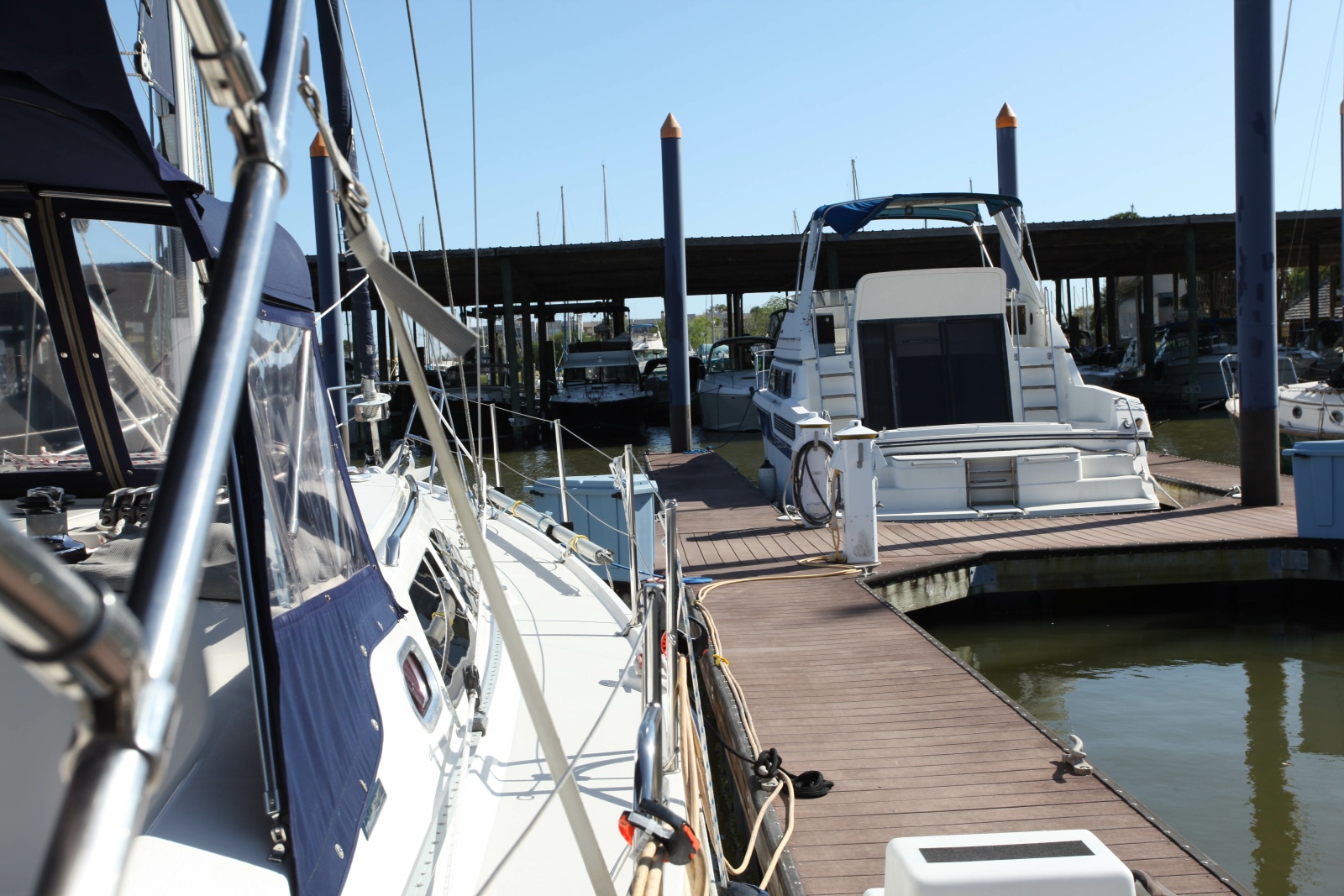 38' 2005 Catalina 387