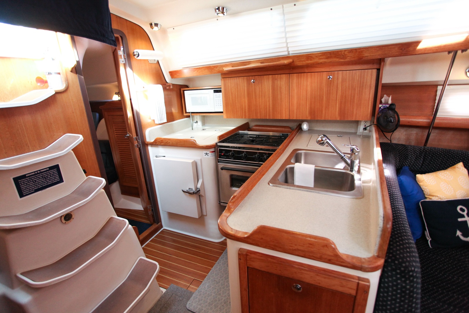 38' 2005 Catalina 387