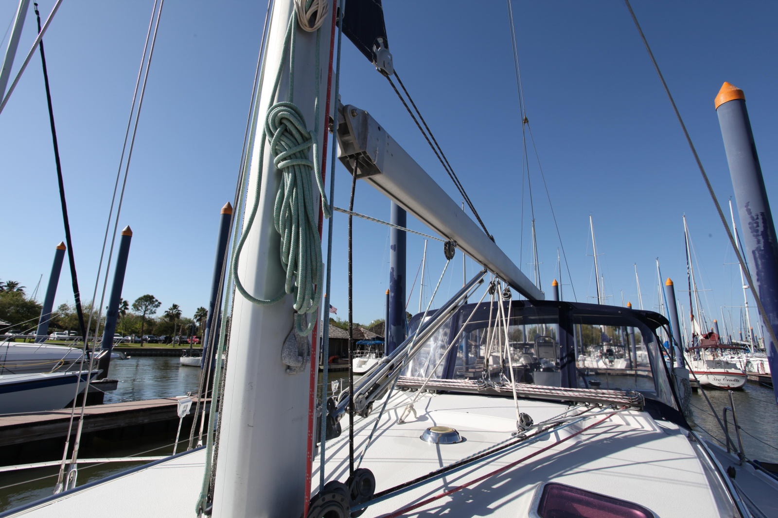 38' 2005 Catalina 387