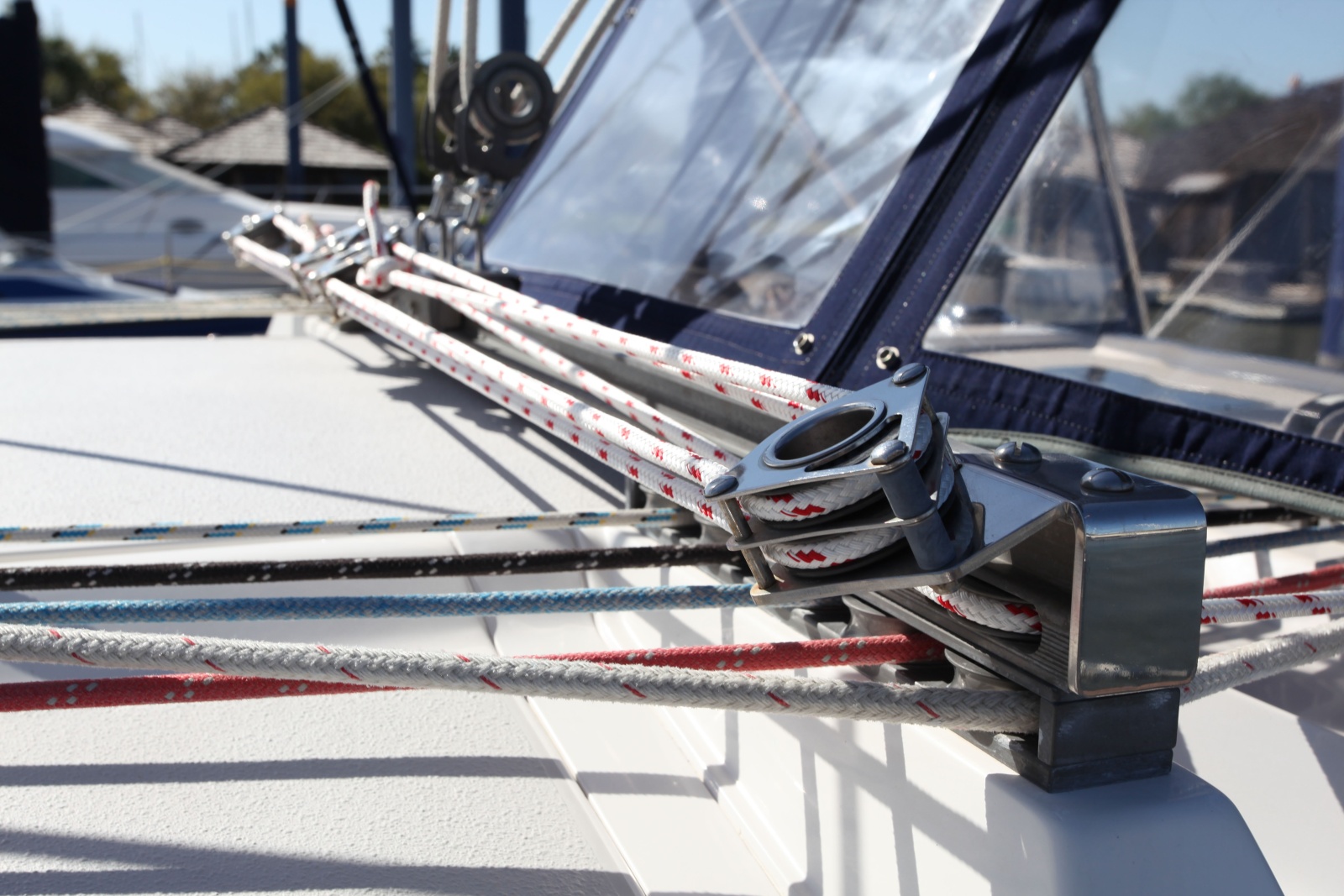 38' 2005 Catalina 387