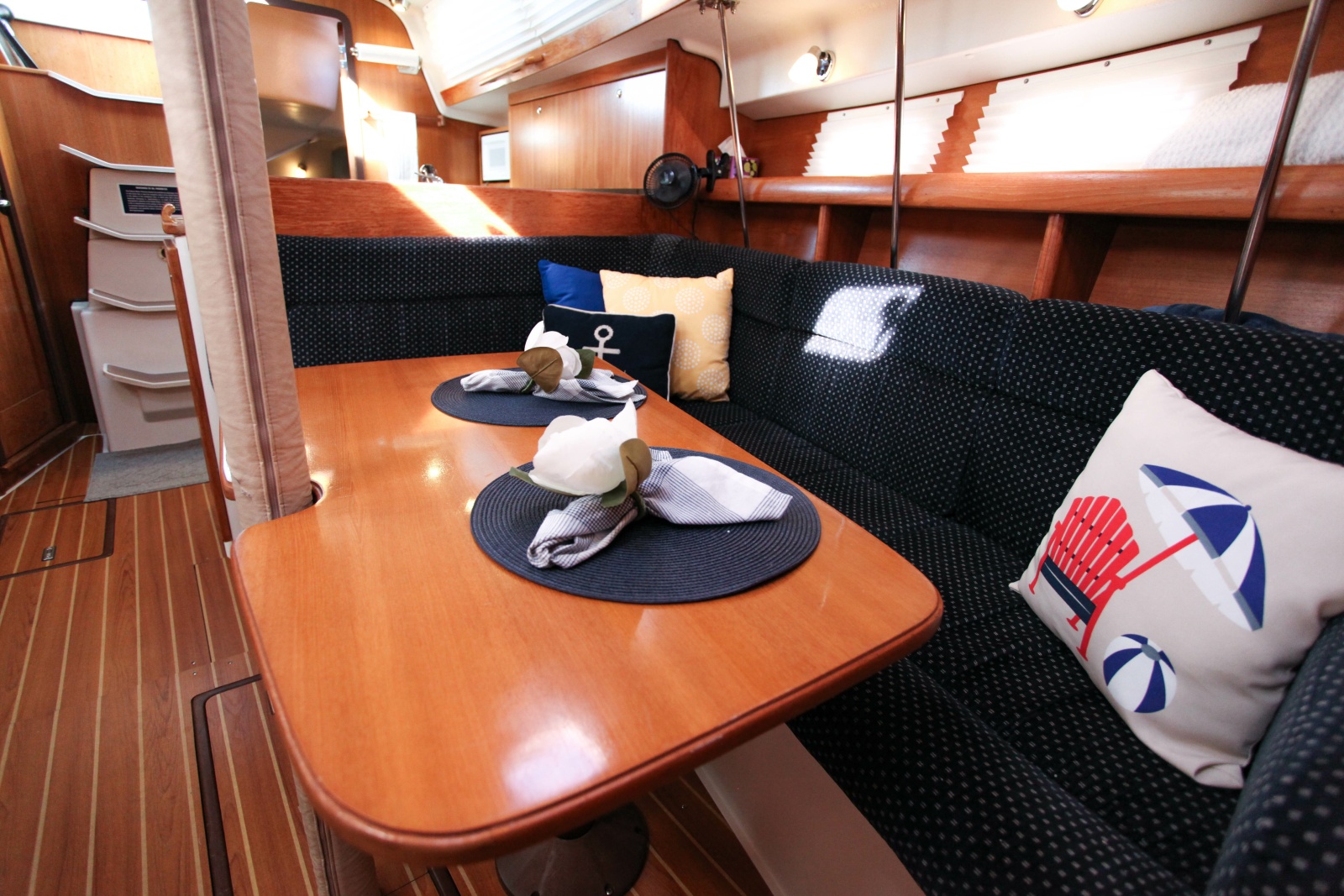 38' 2005 Catalina 387