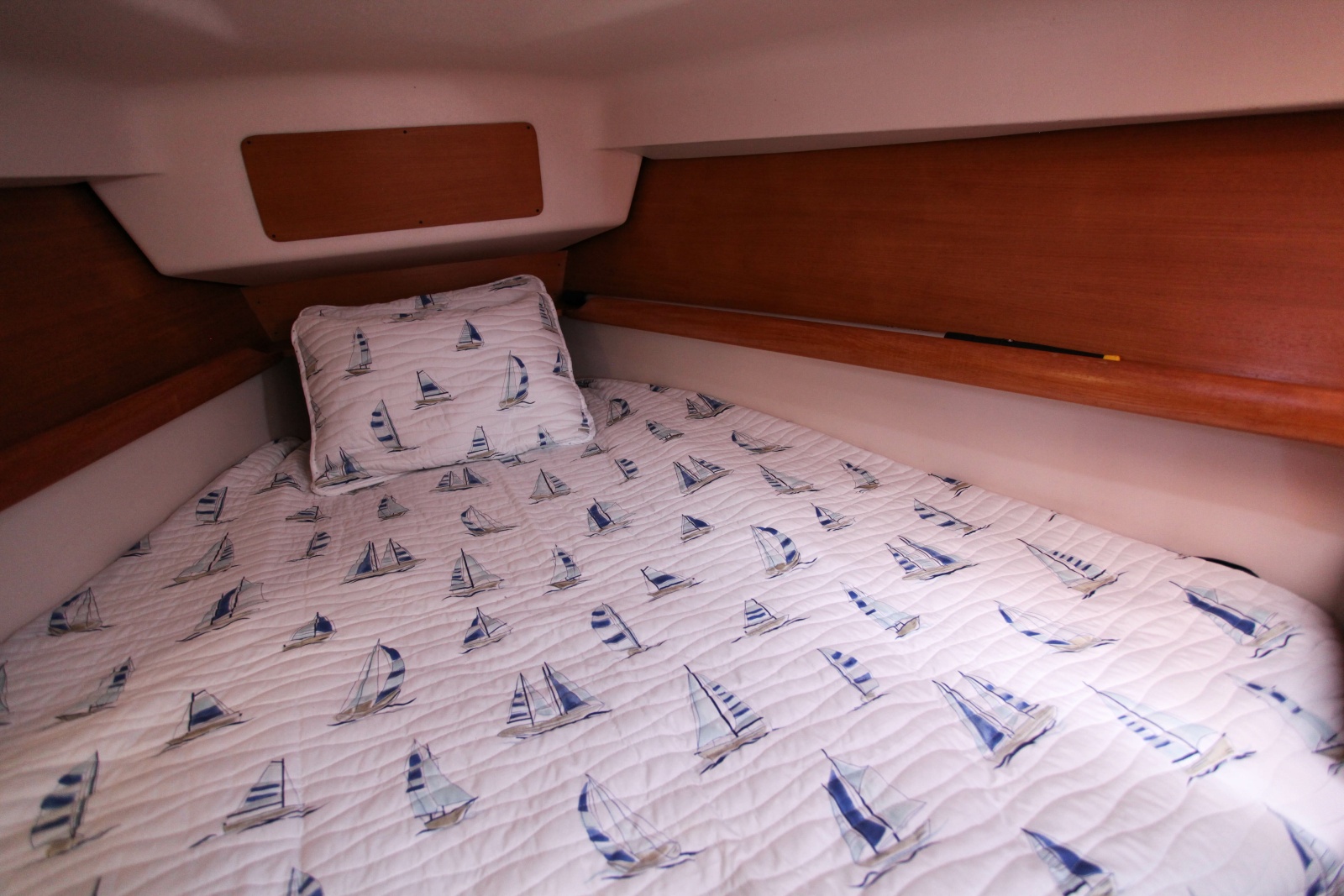 38' 2005 Catalina 387