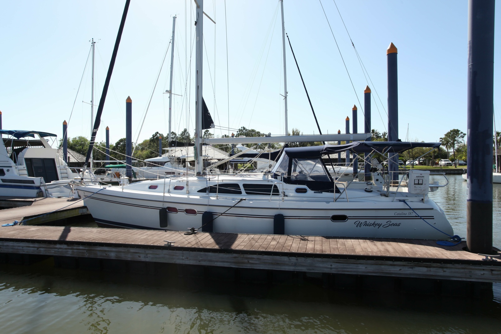 38' 2005 Catalina 387