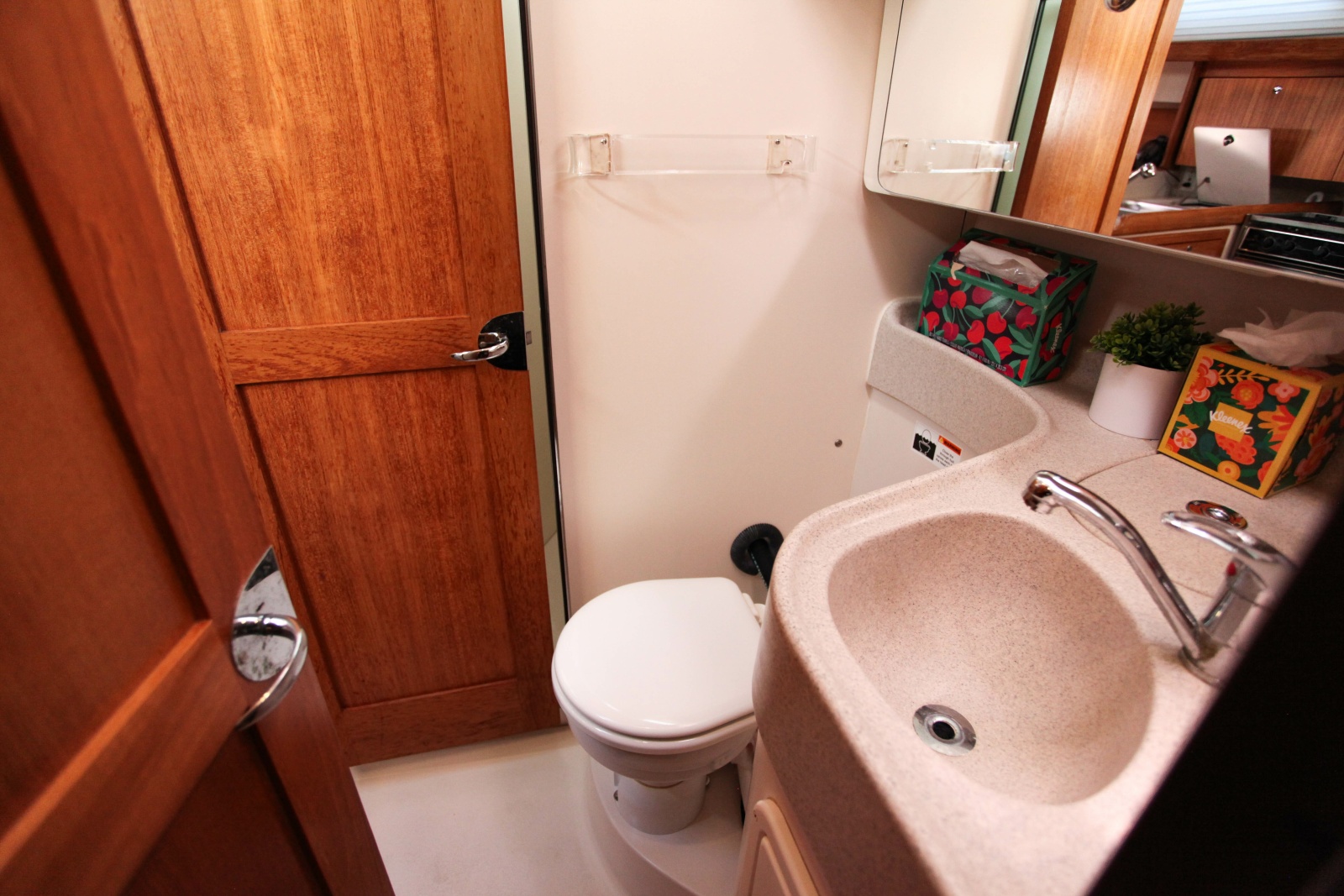 38' 2005 Catalina 387