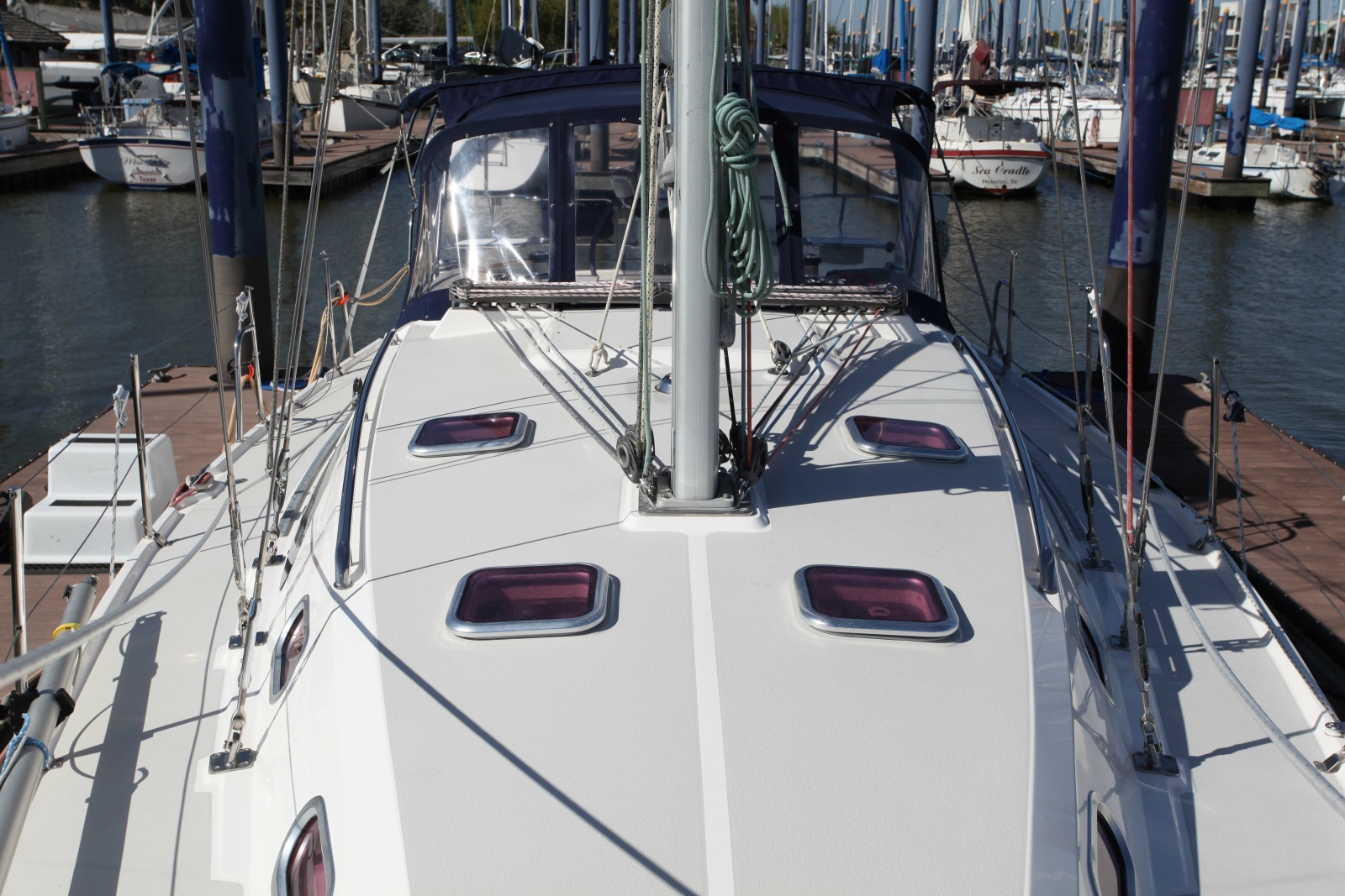 38' 2005 Catalina 387