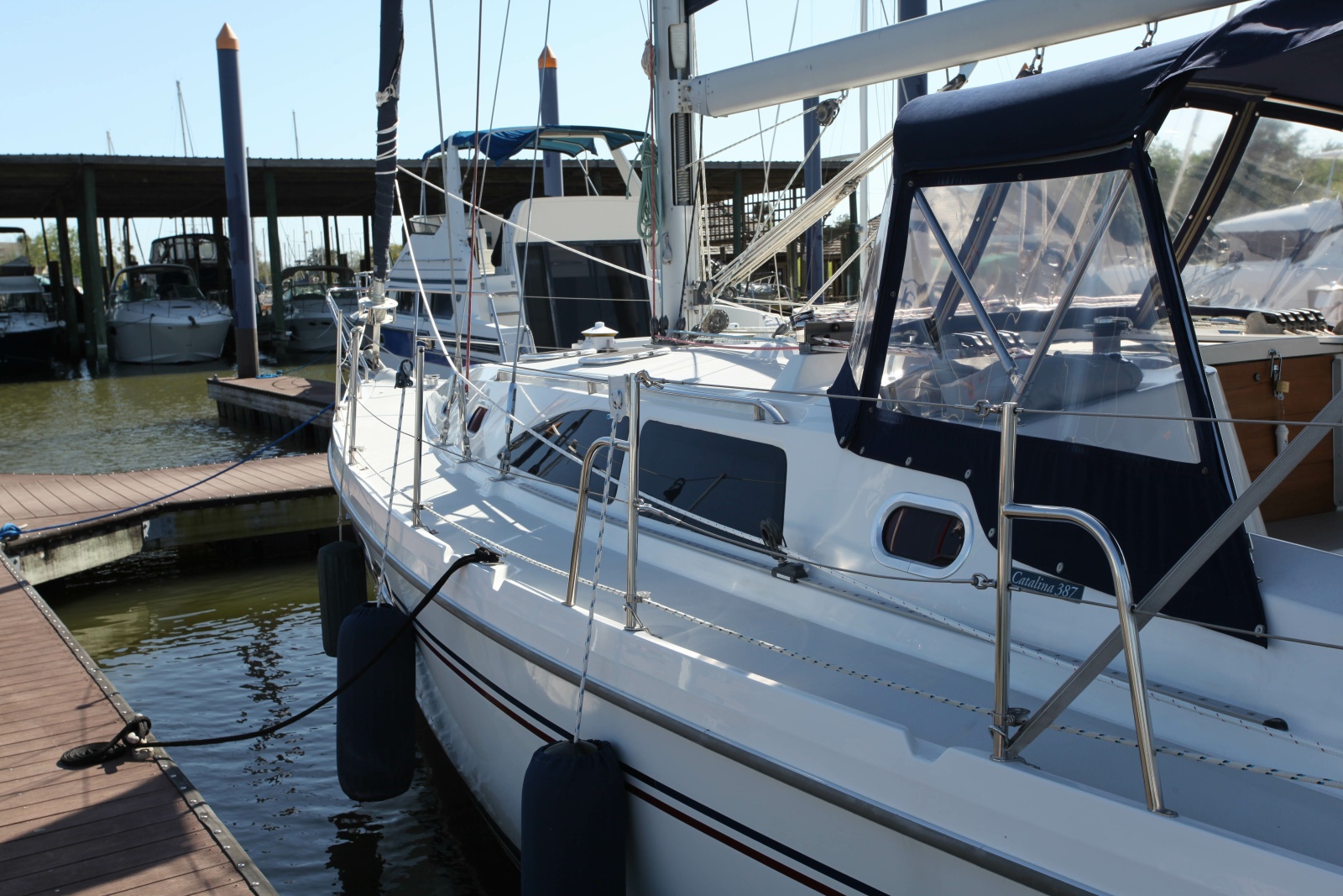 38' 2005 Catalina 387