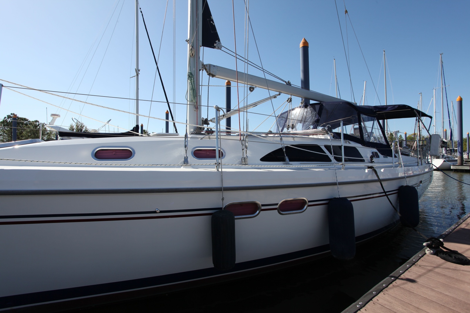 38' 2005 Catalina 387