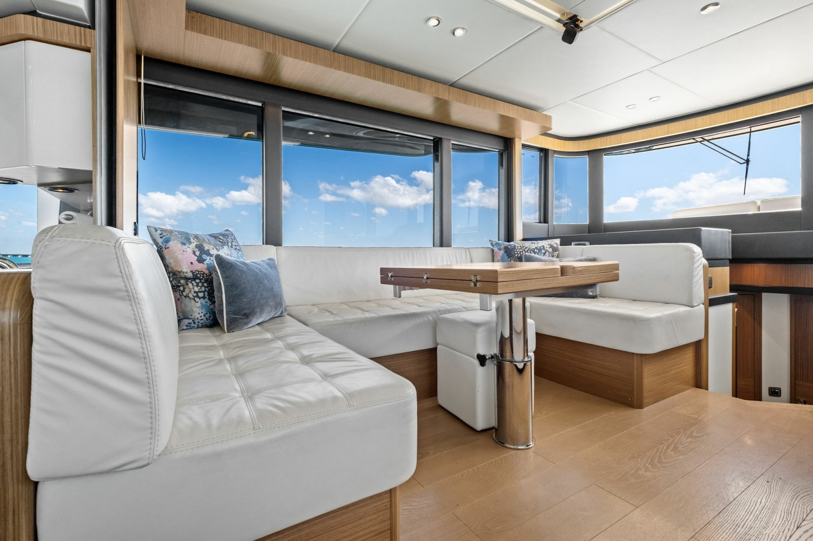 2019 Absolute 52 Navetta