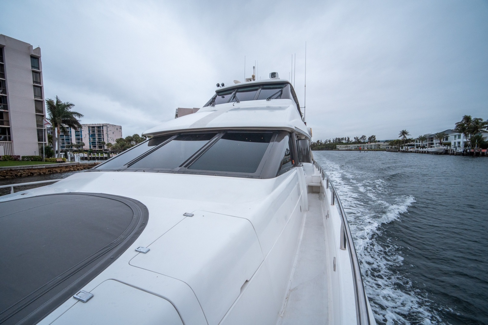 Lazzara 76 - Dare to Dream - Bow