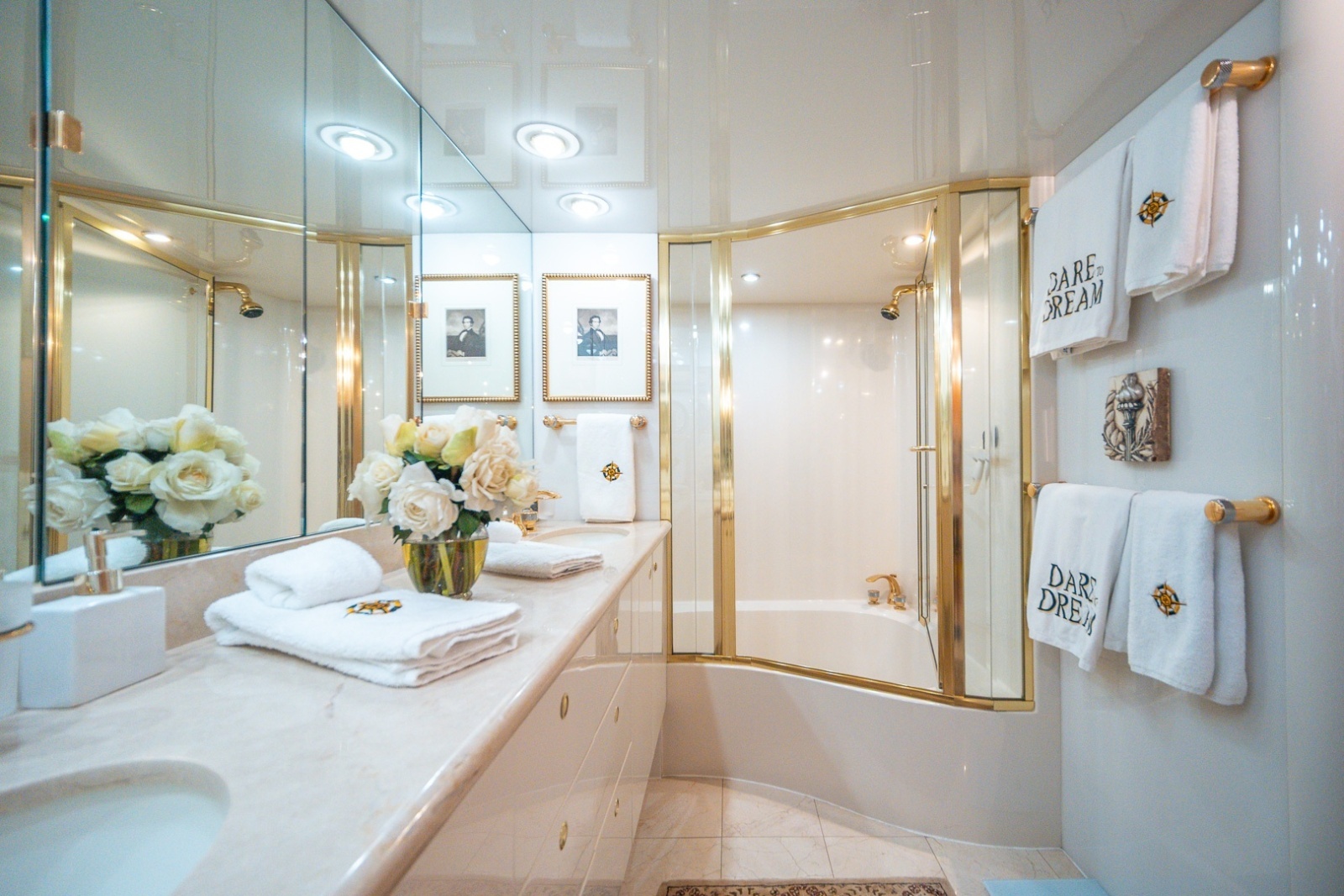 Lazzara 76 - Dare to Dream - Head