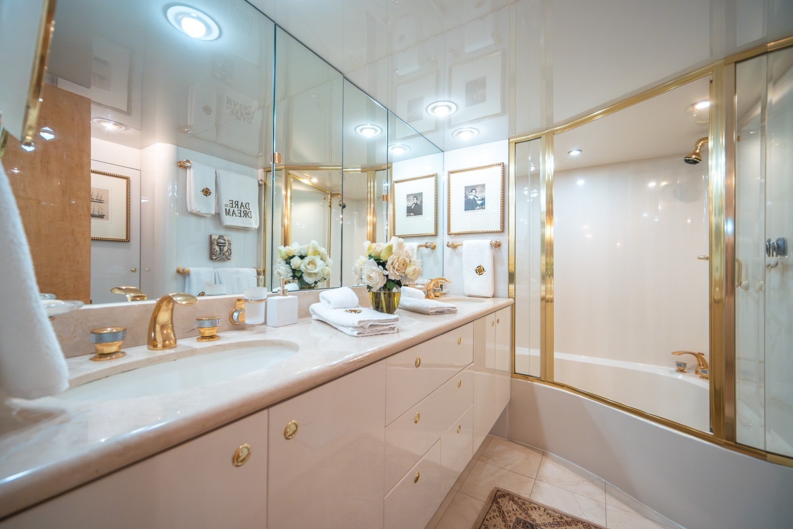 Lazzara 76 - Dare to Dream - Head