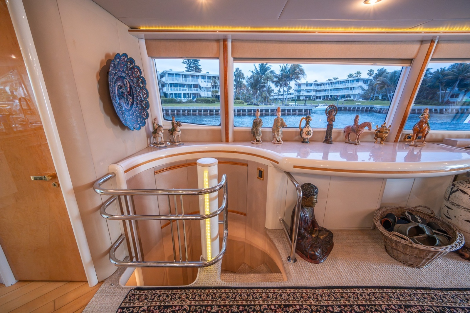 Lazzara 76 - Dare to Dream - Salon