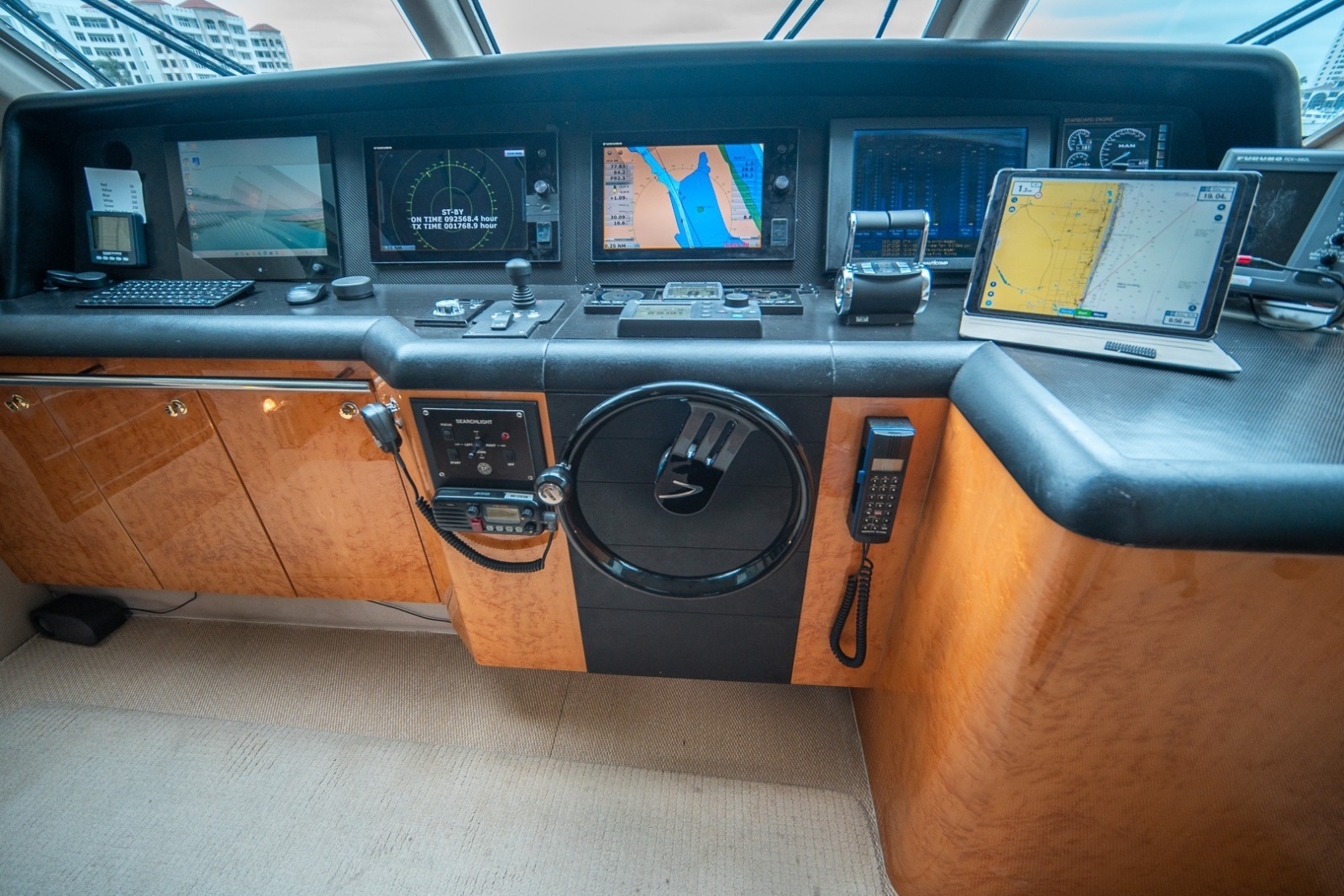 Lazzara 76 - Dare to Dream - Helm