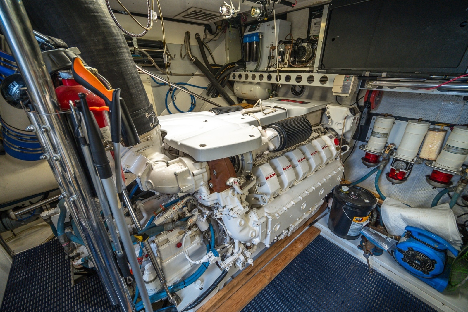 Lazzara 76 - Dare to Dream - Engine Room