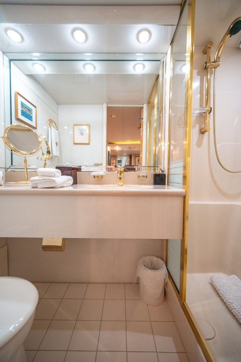 Lazzara 76 - Dare to Dream - Head