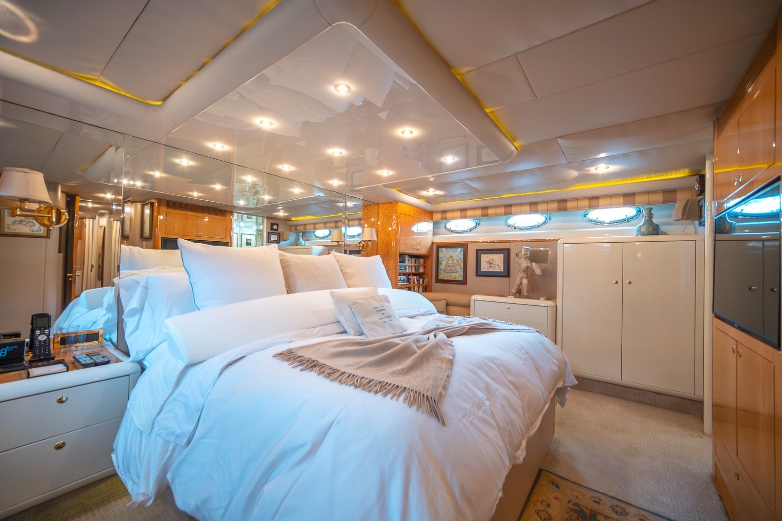 Lazzara 76 - Dare to Dream - Master Stateroom