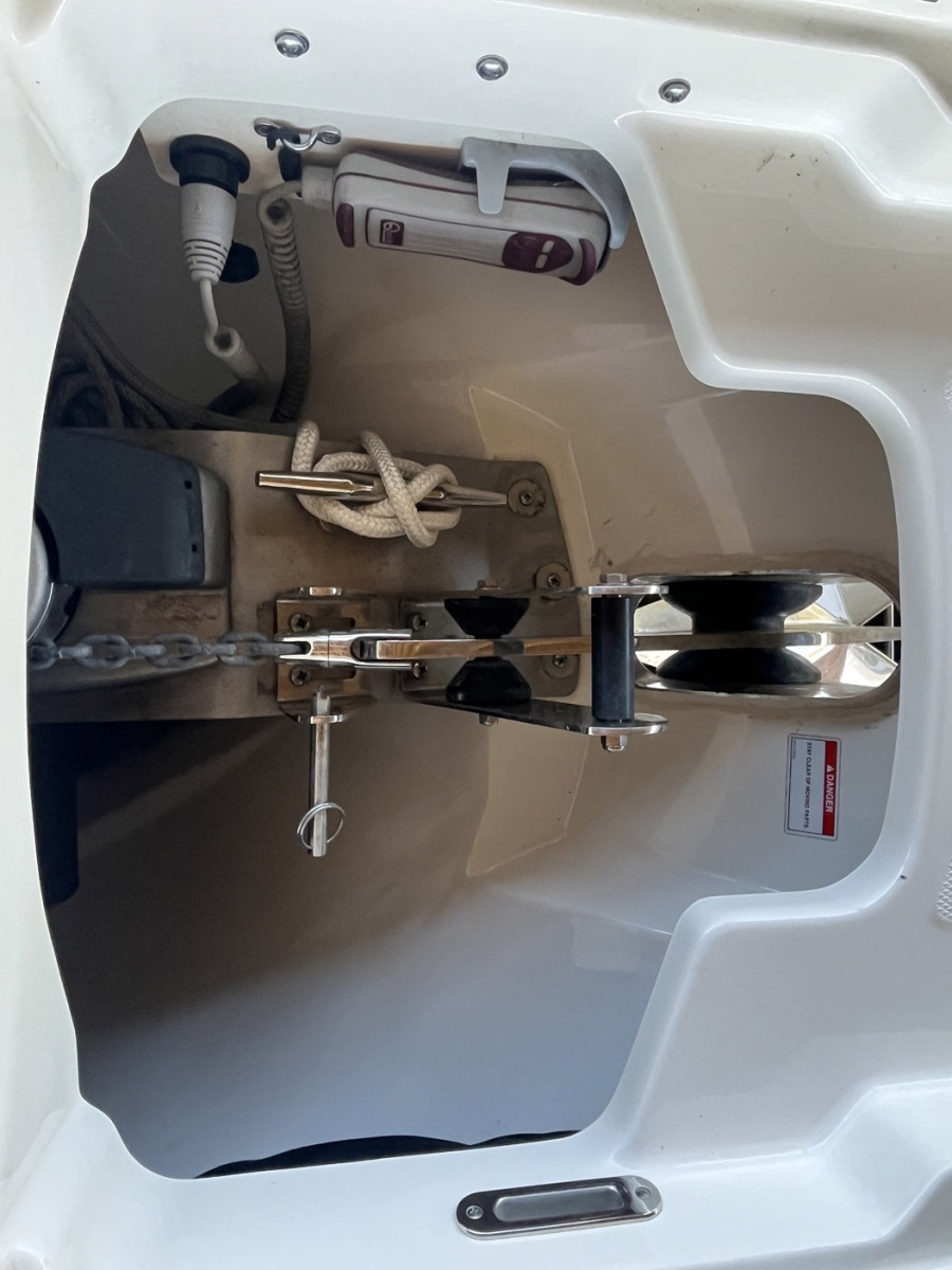 2022 Boston Whaler 320 Vantage