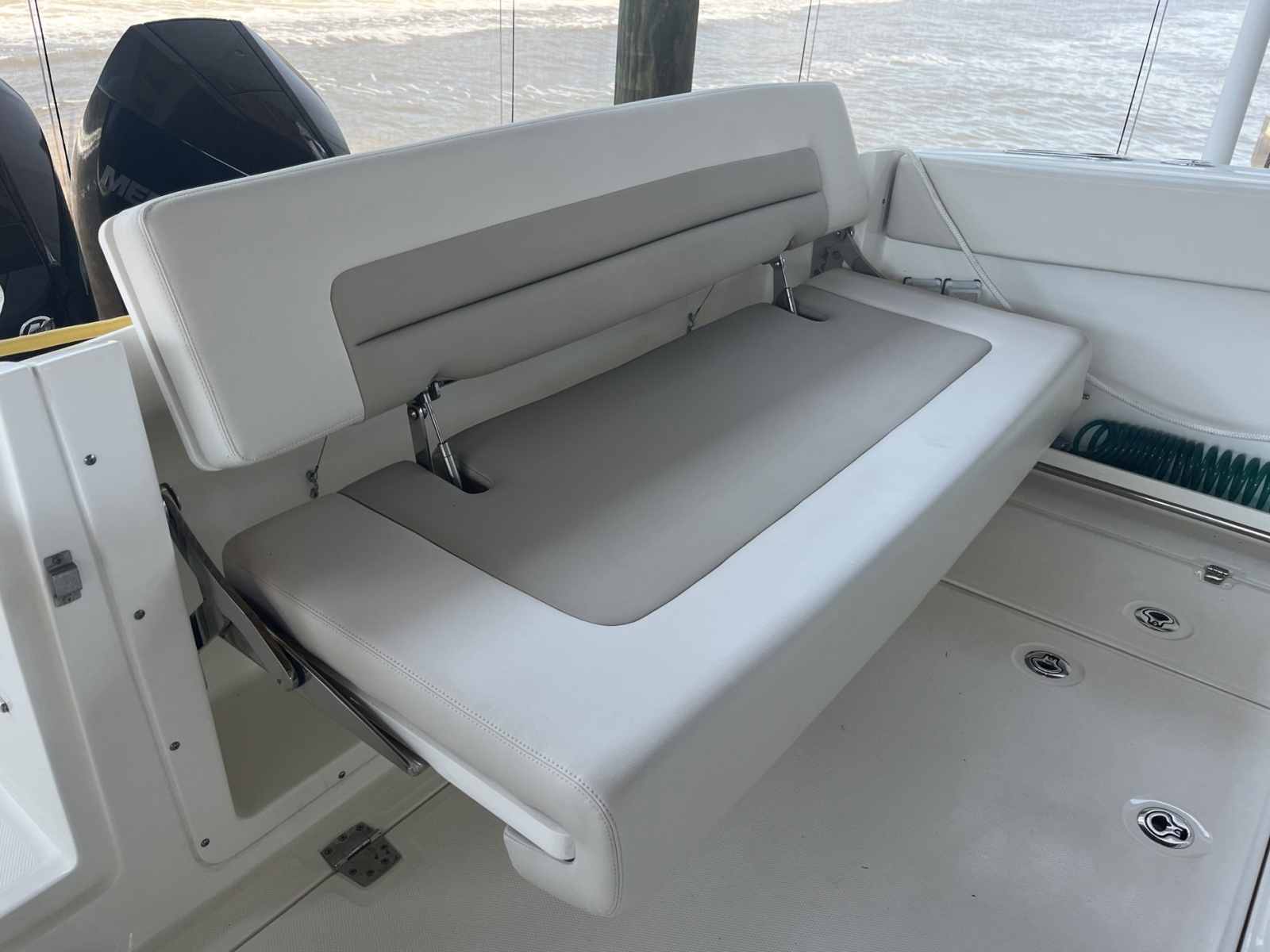 2022 Boston Whaler 320 Vantage