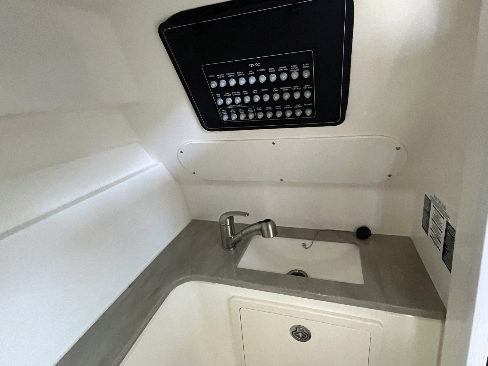 2022 Boston Whaler 320 Vantage