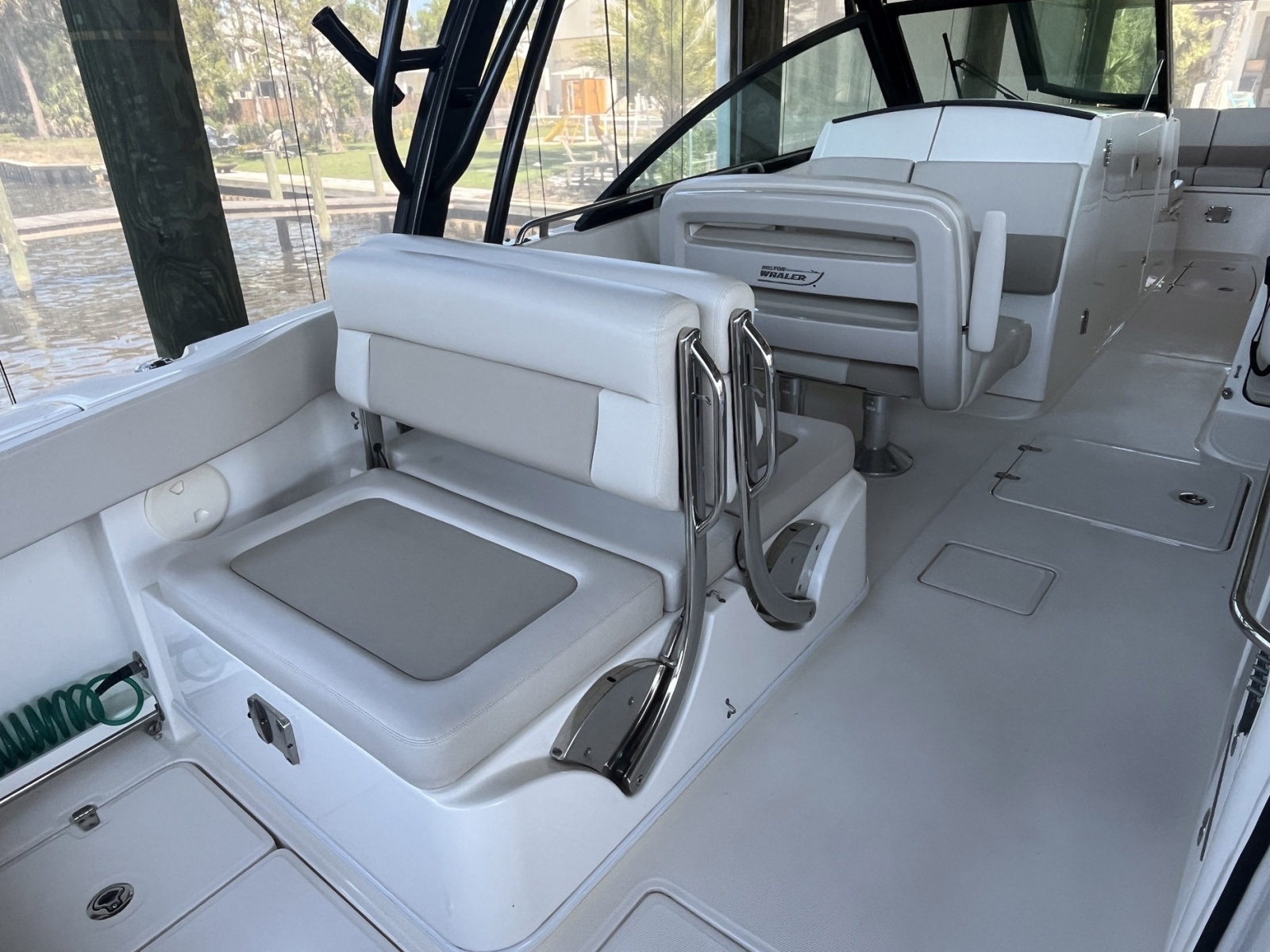 2022 Boston Whaler 320 Vantage
